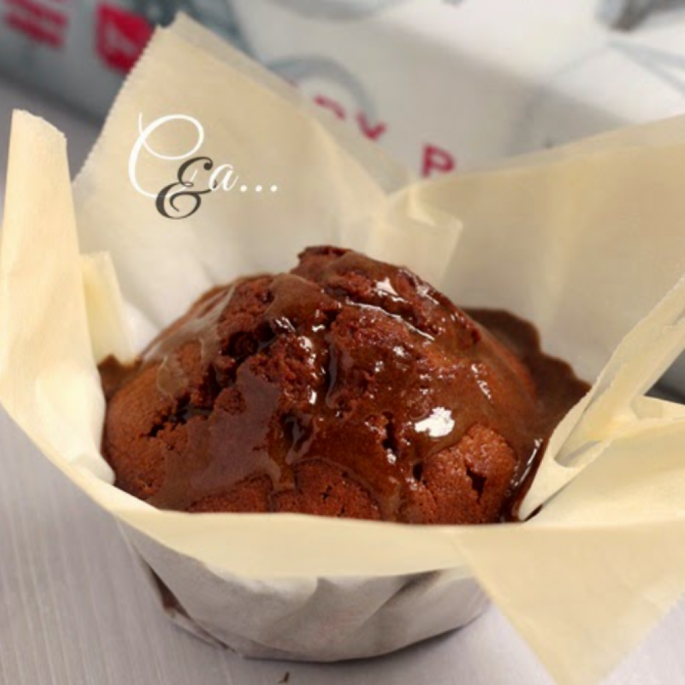 Muffin con sciroppo di sambuco e glassa alla liquirizia AMARELLI