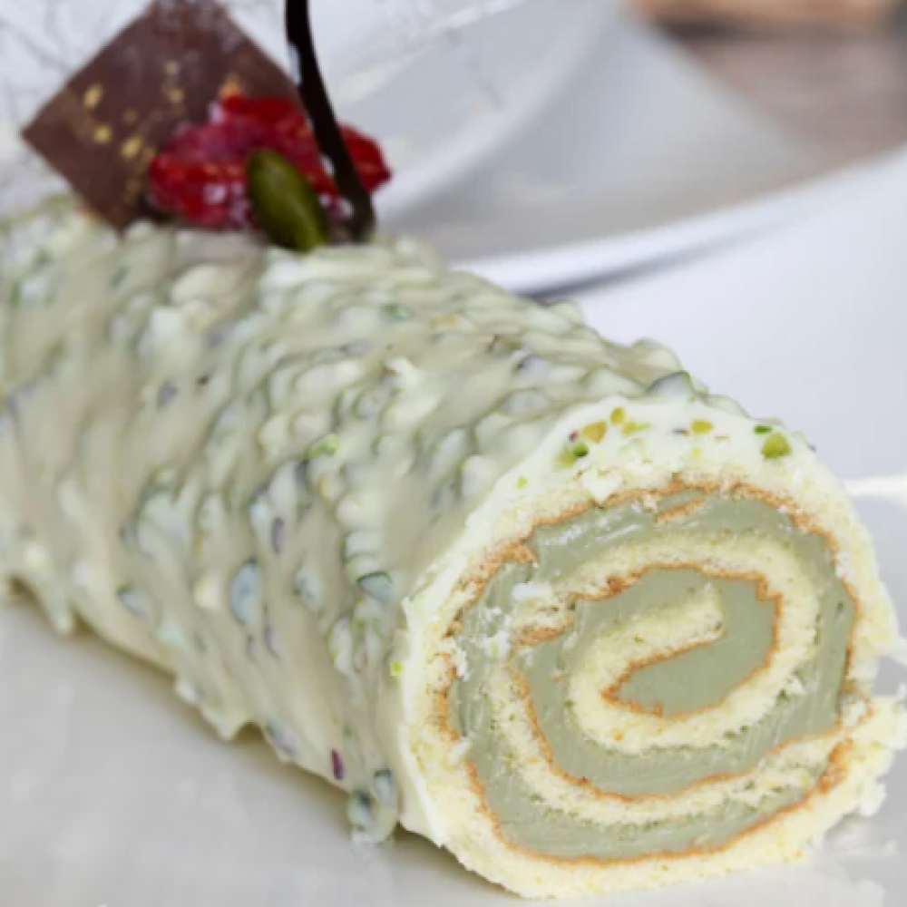 DOLCE ARROTOLATO AL PISTACCHIO